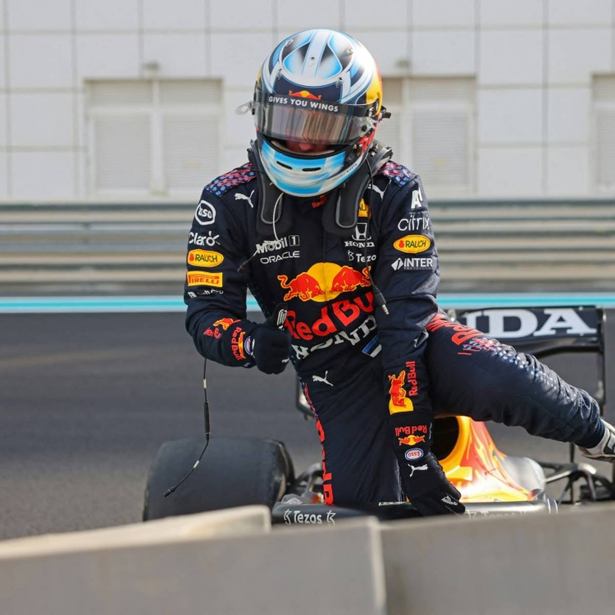 Nach seiner Entlassung beim Formel-1-Team Red Bull darf der Este Jüri Vips trotz seiner rassistischen Entgleisung weiter in der Formel 2 fahren.