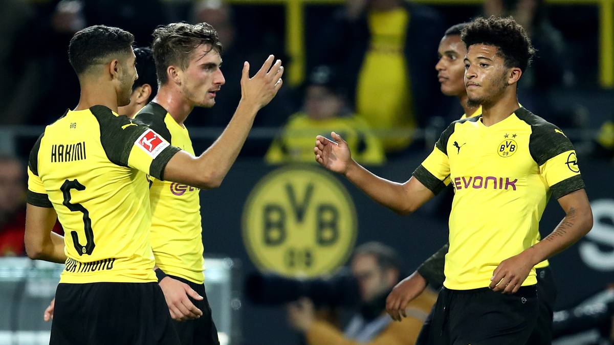 TOPVORBEREITER SANCHO: So einen Joker wünscht sich jeder Bundesliga-Trainer - aber nur Favre hat ihn: Jadon Sancho (r.) bereitete nach sechs Einwechslungen sechs Tore vor. Kurios: Der 18-Jährige ist damit der beste Vorbereiter der Liga, obwohl er in der Liga nie in der Startelf stand