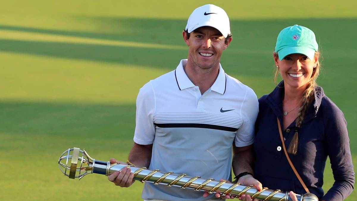 Das ist also die Nachfolgerin von Tennis-Ass Caroline Wozniacki: Der ehemalige Weltranglistenerste Rory McIlroy und Erica Stoll sind seit 2015 ein Paar und verlobten sich im Dezember 2015 in Paris