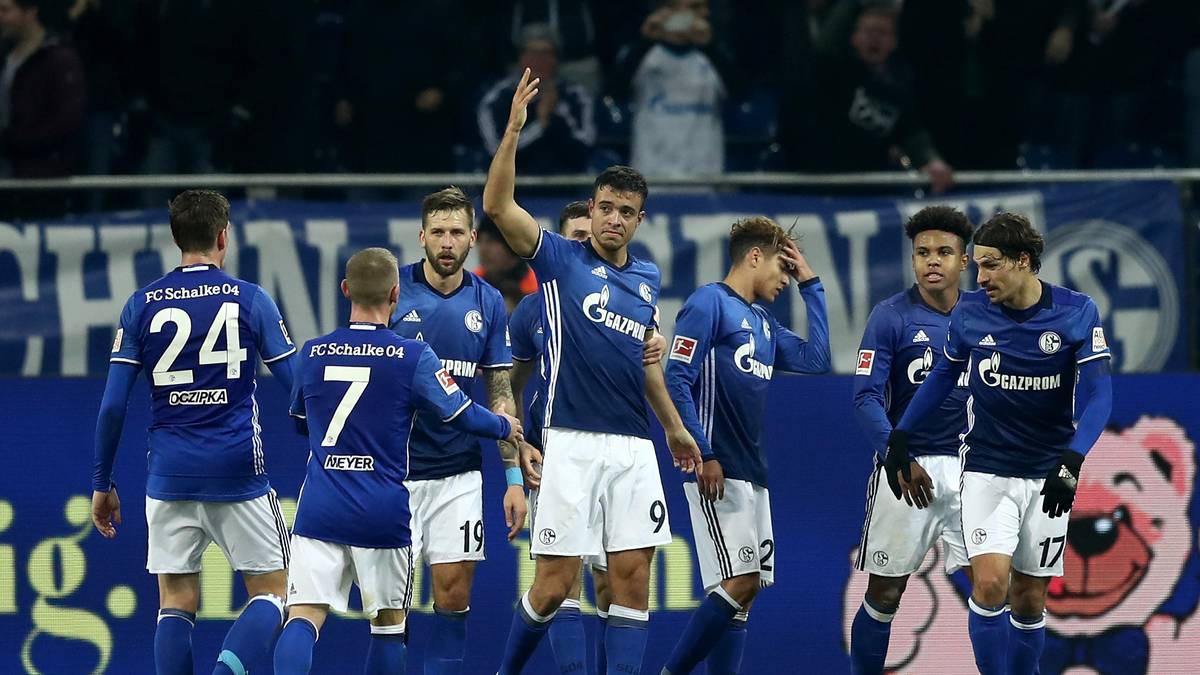 FRANCO DI SANTO: Neben Burgstaller hat Schalke mit dem Argentinier einen zweiten Malocher. Di Santo ließ die Anhänger zwar angesichts seiner mangelnden Torgefährlichkeit verzweifeln, doch Tedesco steht auf den Spielertyp Di Santo