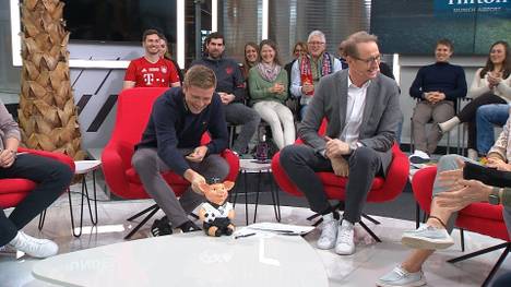 Nach nicht mal einem Satz im STAHLWERK Doppelpass muss der Schiedsrichter Robert Schröder bereits in das Phrasenschwein einzahlen. 