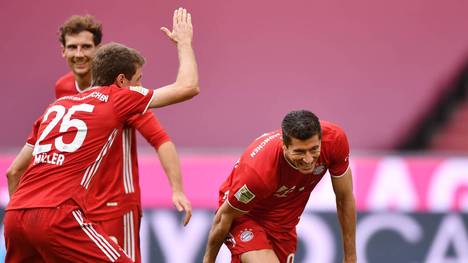 Thomas Müller lobt Bayerns Torjäger Robert Lewandowski in höchsten Tönen. Allerdings nicht für dessen unzählige Tore für den FC Bayern