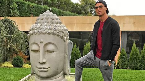 Cristiano Ronaldo missachtet die Gepflogenheiten des Buddhismus