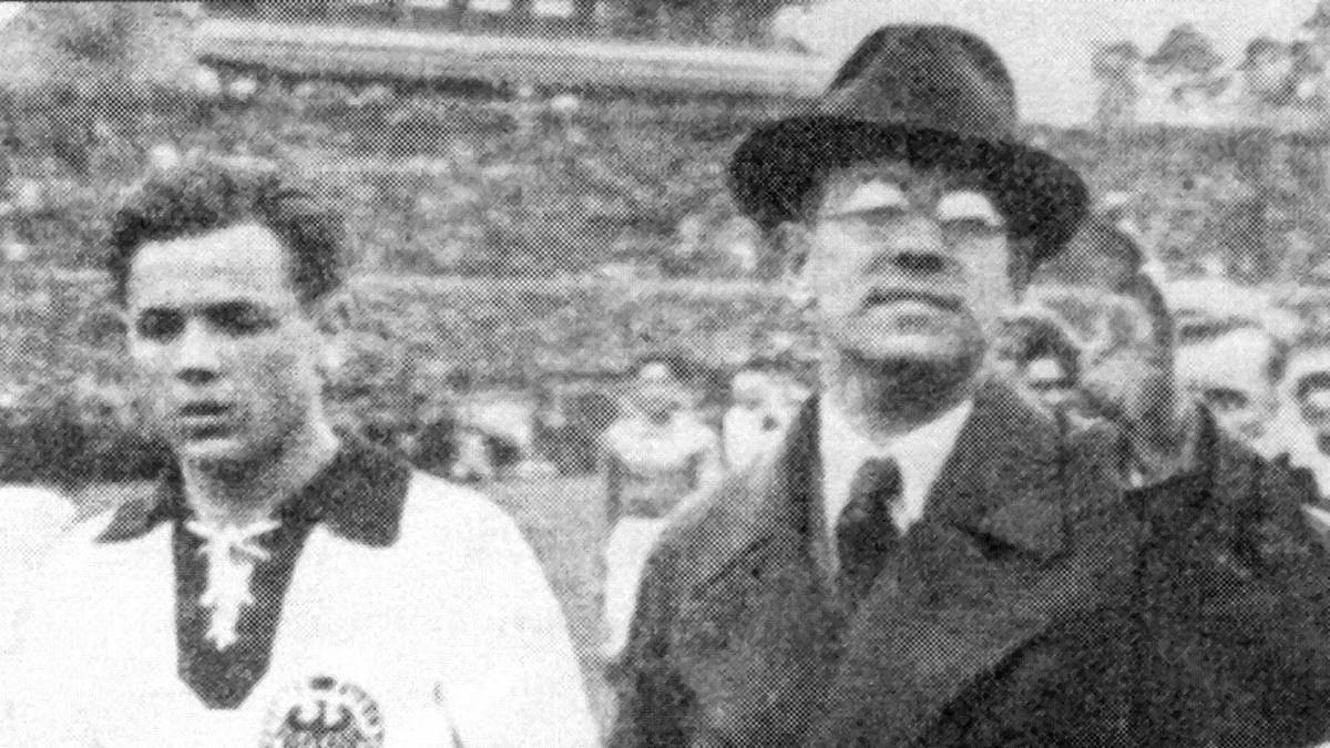 OSKAR ROHR (l.): Mit dem FC Bayern wurde Rohr 1932 Deutscher Meister, anschließend zog es ihn als einen der ersten deutschen Fußballer überhaupt ins Ausland - mit Erfolg. Bei Racing Straßburg ist er bis heute mit 118 Toren in 136 Erstliga-Einsätzen Rekordtorjäger in der Geschichte des Vereins 