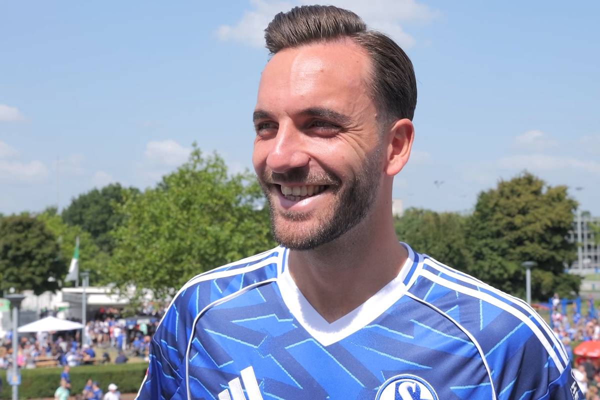 Kenan Karaman verpasste beinahe die komplette Vorbereitung bei Schalke 04. Der Kapitän gibt jetzt ein Gesundheits-Update, das alle Fans freuen wird. 