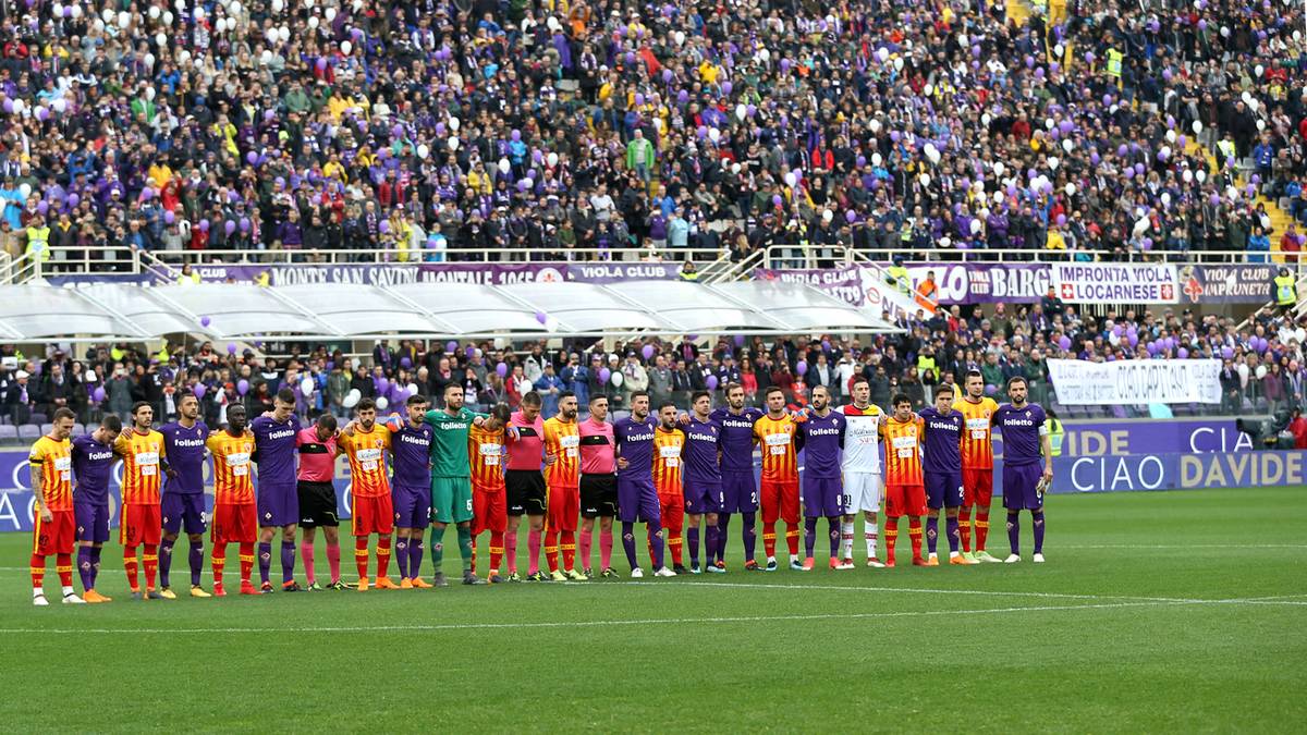 Während der Schweigeminute gab es von Spielern, den Schiedsrichtern, Offiziellen und natürlich den Tifosi Applaus für den Capitano