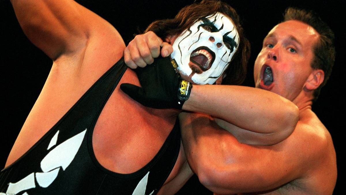 Als Hogan zum Bösewicht wurde, wurde Sting mit einem an den Film "The Crow" angelehnten Charakter als heldenhafter Rächer und Gegenspieler Hogans inszeniert