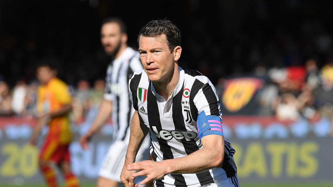 BVB? Lichtsteiner zögert noch