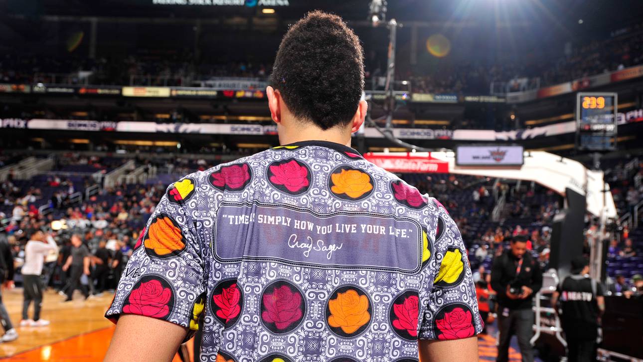 Devin Booker wärmte sich in einem Shirt zu Ehren Craig Sagers auf