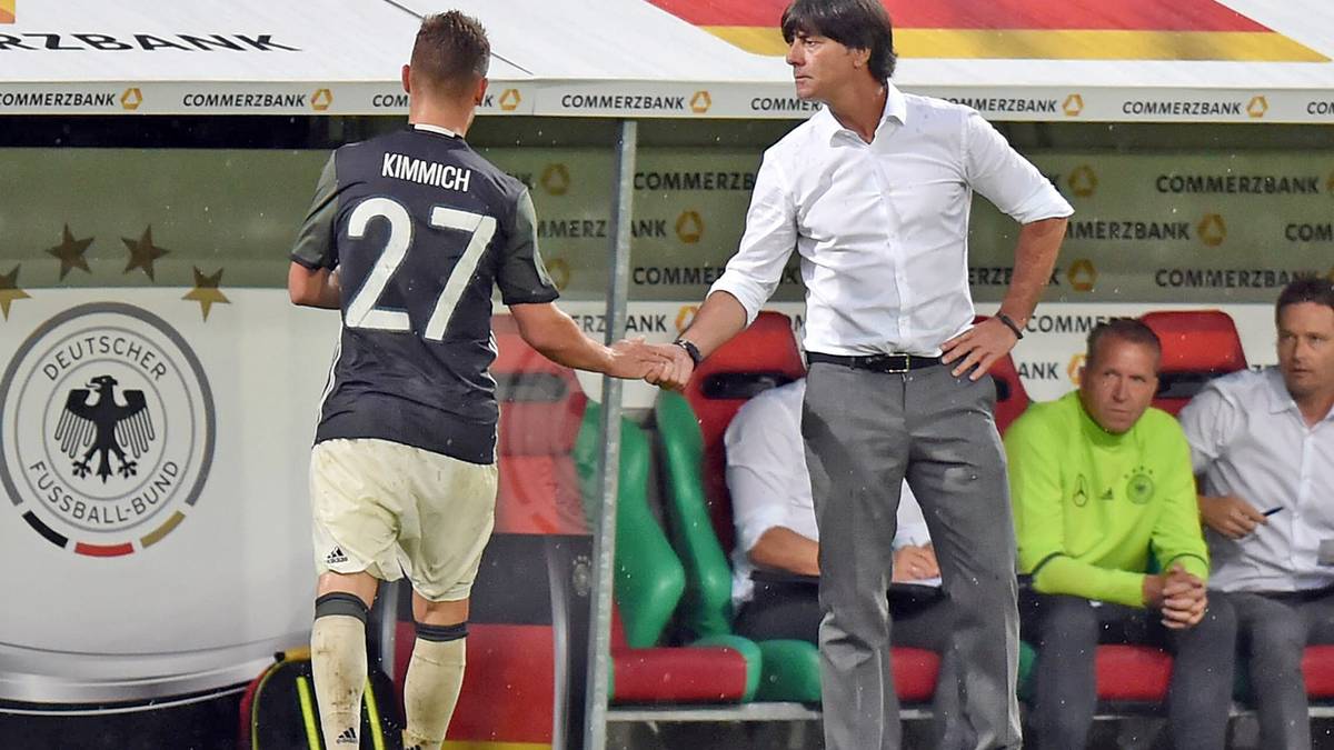 Der Bundestrainer ist von seinem Youngster überzeugt - und nimmt ihn prompt mit nach Frankreich