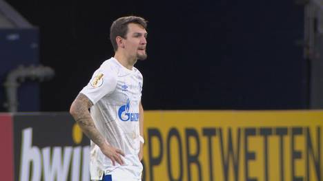 Trainer Manuel Baum hadert mit dem schwachen Schalker Auftritt gegen Freiburg. Auf die Knappen wartet am Samstag das Schicksalsspiel gegen Bielefeld.