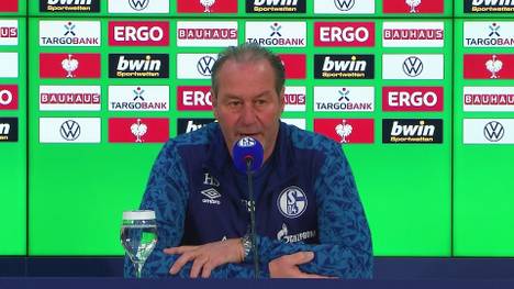 Huub Stevens äußert sich vor dem DFB-Pokal-Spiel gegen den SSV Ulm zur Lage bei Schalke 04 und erklärt, warum er bei seinen Spielern jetzt Zuckerbrot statt Peitsche anwendet.