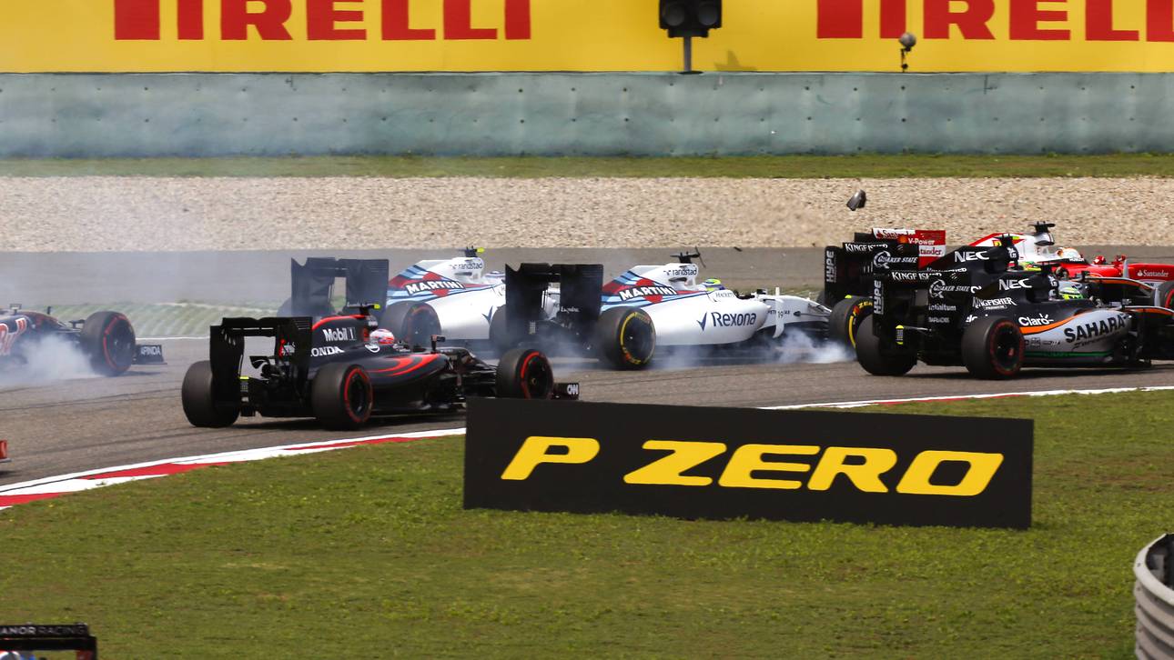 Presse: „Offene Schlacht hinter Rosberg“