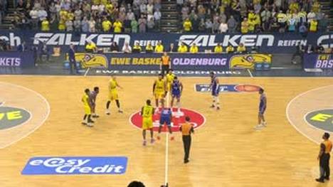 Spiel Highlights zu EWE Baskets Oldenburg - SYNTAINICS MBC (1)