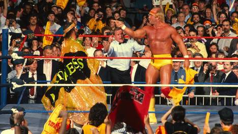 Dave Hebner leitete das WrestleMania-V-Duell zwischen Hulk Hogan (r.) und Randy Savage 1989