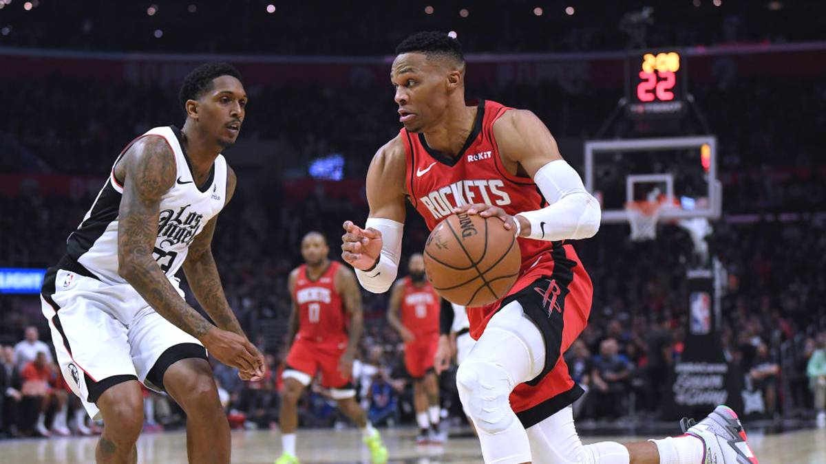 THIRD TEAM - RUSSELL WESTBROOK: Nominell ein Point Guard, aber auf dem Feld überall zu finden und in sämtlichen Statistiken stark. Legte die meisten Triple Doubles (134) aller noch aktiven NBA-Spieler auf. Schloss sich vor der Saison Hardens Rockets an, um auch mal einen Titel zu gewinnen