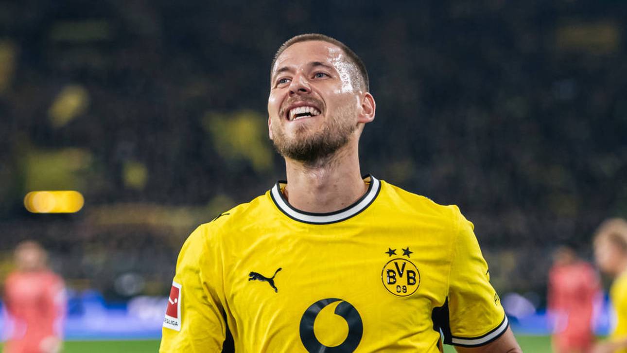 Waldemar Anton tritt mit dem BVB auf Kunstrasen an