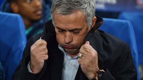 Jose Mourinho vom FC Chelsea atmet tief durch