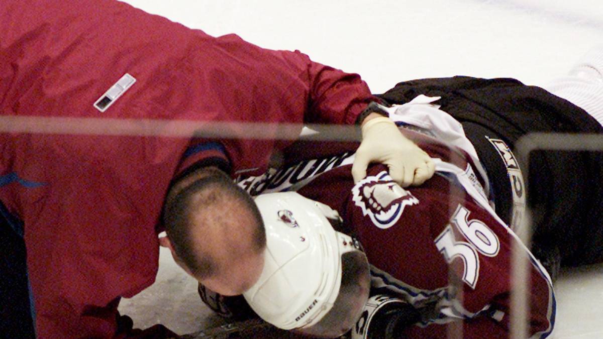 Einer der größten Skandale im Eishockey ereignet sich am 8. März 2004. Todd Bertuzzi schlägt Colorado Avalanche-Stürmer Steve Moore ohne Vorwarnung von der Seite ins Gesicht. Moore sackt zusammen und wird nach einer 10-minütigen Unterbrechung vom Eis getragen. Bertuzzi entschuldigt sich später öffentlich unter Tränen, zahlt 500.000 Dollar Strafe und erhält eine 20-Spiele-Sperre. Moore musste aufgrund der Verletzungen seine Karriere beenden