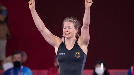 Aline Rotter-Focken gewinnt die erste deutsche olympische Goldmedaille im Ringen