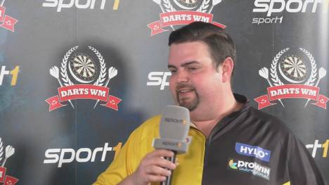 Gabriel Clemens gewinnt sein erstes Match bei der Darts-WM klar mit 3:0. Auch die deutschen Fangesänge im Ally Pally haben den Deutschen gepusht und gefreut. 