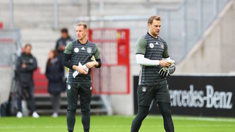 Manuel Neuer (r.) und Marc-Andre ter Stegen kämpfen um den Platz im deutschen Tor