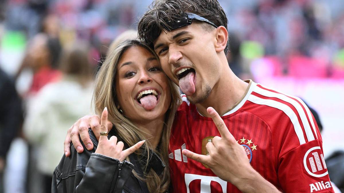 Auch Tom Bischof posiert