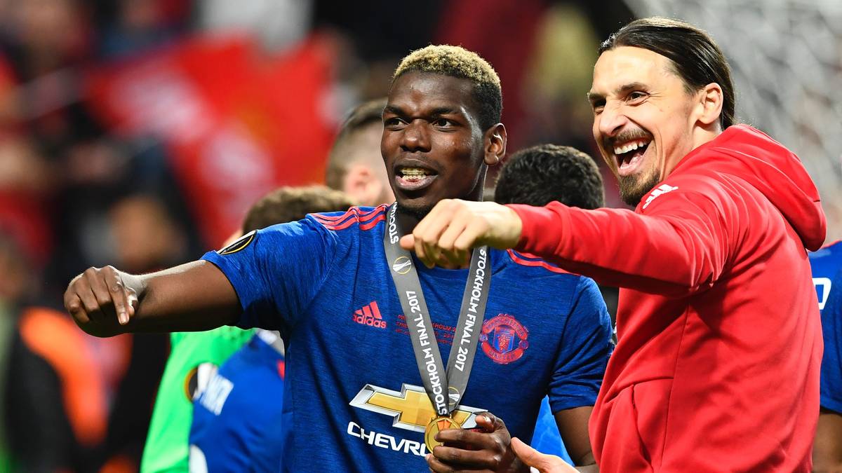 ... und gewinnt damit den nächsten Titel. Zusammen mit Paul Pogba hat Ibrahimovic sichtlich Spaß bei der anschließenden Feier. Sein Vertrag bei den Red Devils endet zwar im Juni...