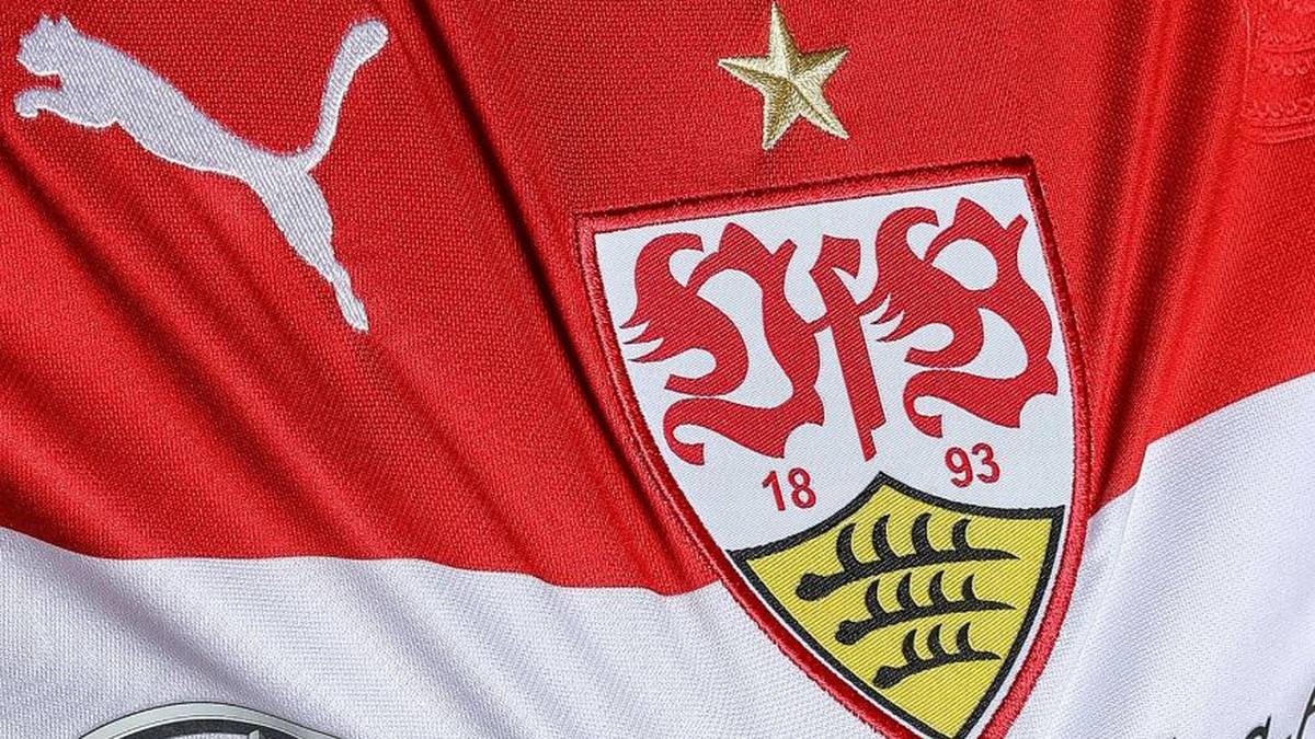 Auch hier ist erstmals seit über 30 Jahren das VfB-Wappen in der Mitte der Brust angebracht