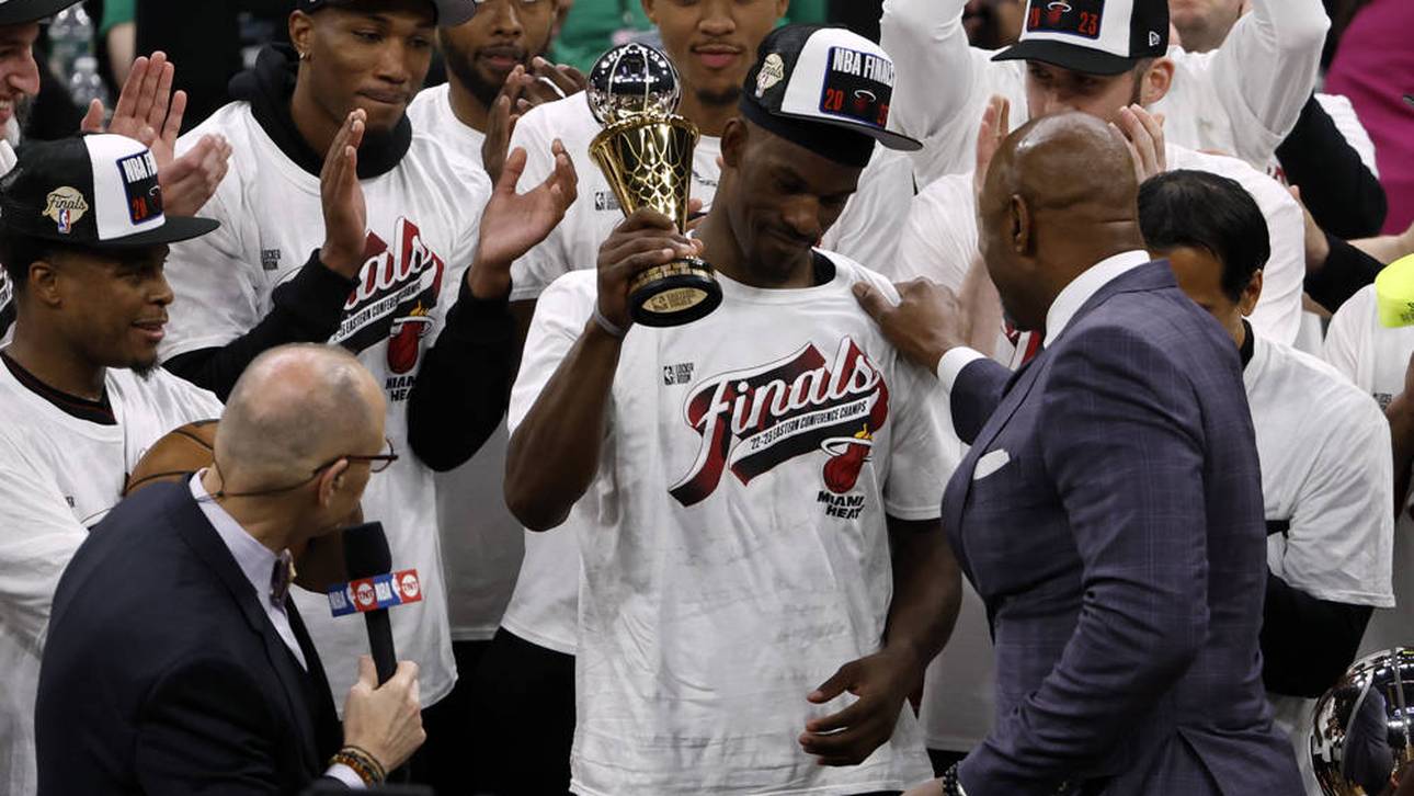 Jimmy Butler (Mitte) wurde zum MVP der Serie gewählt