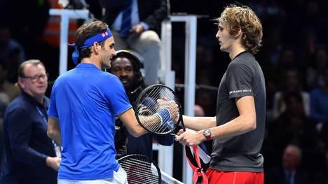 Roger Federer (l.) musste sich bei den ATP-Finals Alex Zverev geschlagen geben