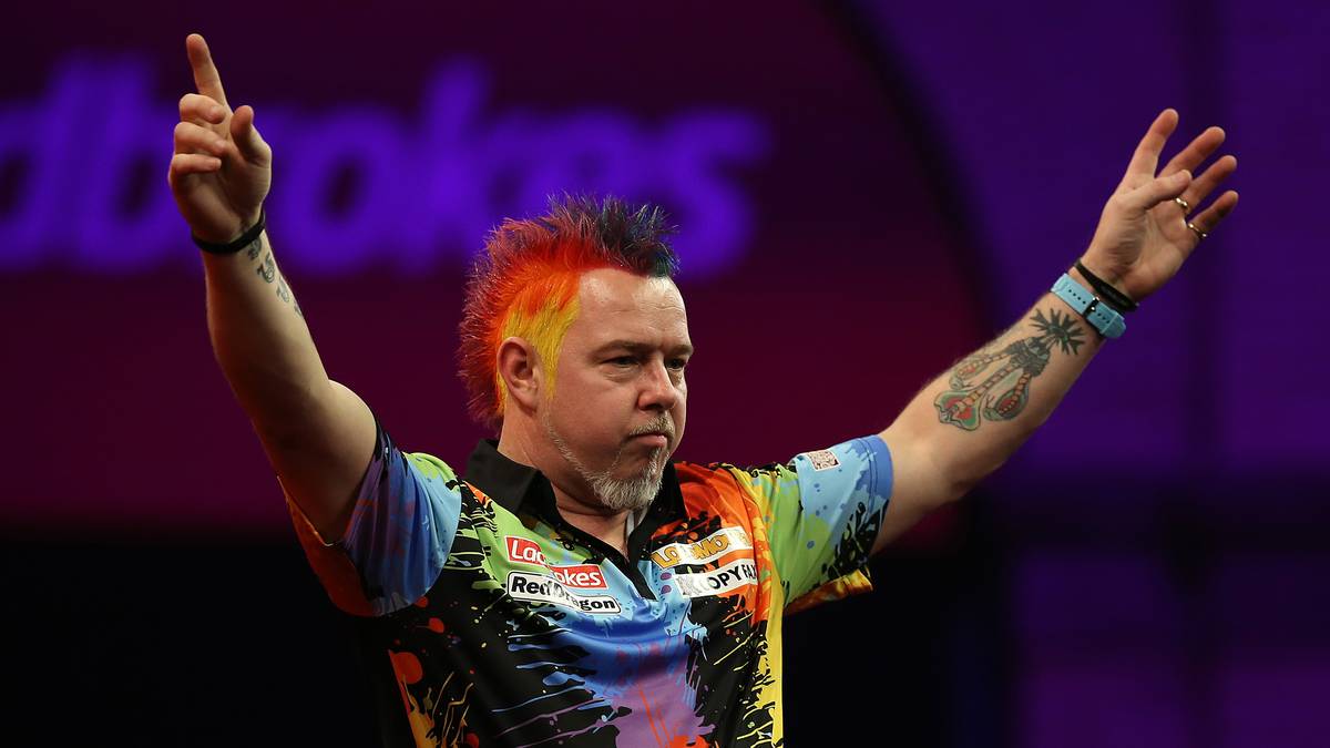 Schrill, schriller, dieses Outfit! Das Shirt ist schon ein Traum in bunt, aber dass er sogar die passende Hose dazu hat?!