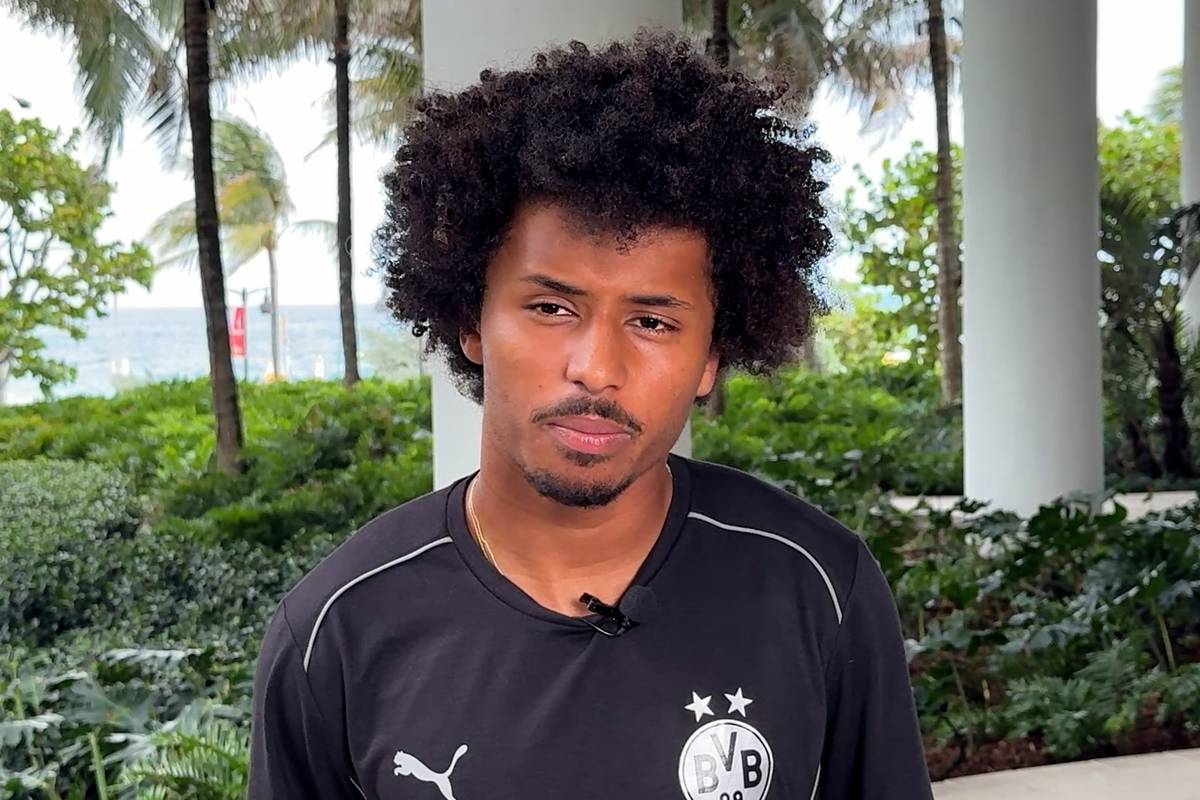 Die Frage nach seiner Zukunft kann Karim Adeyemi zwar nicht konkret beantworten, dafür gibt er aber ein wahres Liebesgeständnis für den BVB ab.