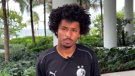 Die Frage nach seiner Zukunft kann Karim Adeyemi zwar nicht konkret beantworten, dafür gibt er aber ein wahres Liebesgeständnis für den BVB ab.
