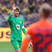 Borussia Dortmund arbeitet an der Vertragsverlängerung mit einem Leistungsträger. Nach dem Sieg gegen Wolfsburg treffen sich die BVB-Bosse mit Gregor Kobel. 
