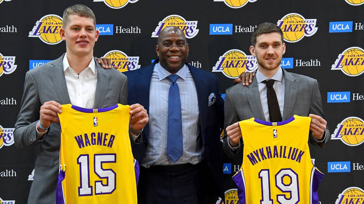 Zusammen mit einigen Jungstars wie dem Deutschen Moritz Wagner (l.) ging Johnson optimistisch in die Saison 2018/19
