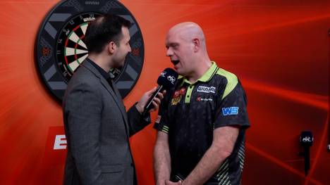 Nach seinem Sieg gegen Michael Unterbuchner liefert Michael van Gerwen ein pikantes Interview mit mehreren Spitzen gegen seinen Konkurrenten. 