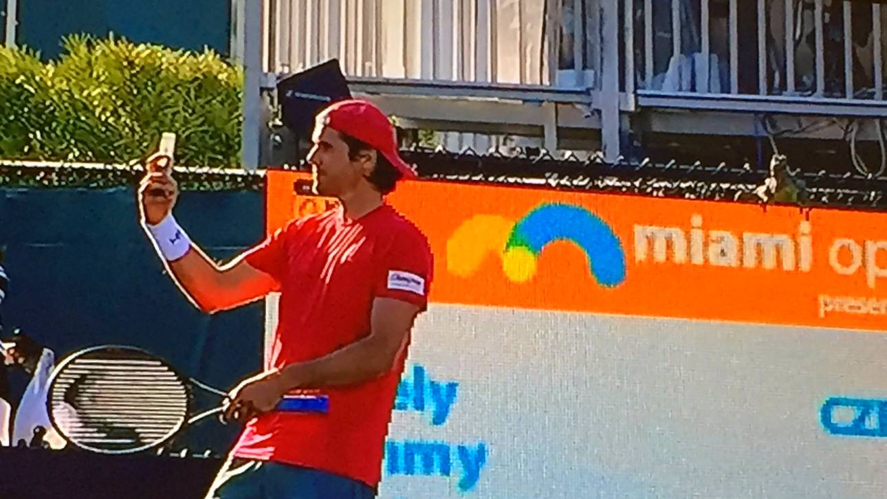 Leguan stört Tennis-Match von Haas