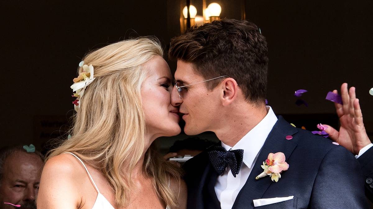 Erst vor einer Woche hatte Gomez' Nationalelf-Kollege Bastian Schweinsteiger Ana Ivanovic geheiratet. Nun zog der Stürmer nach