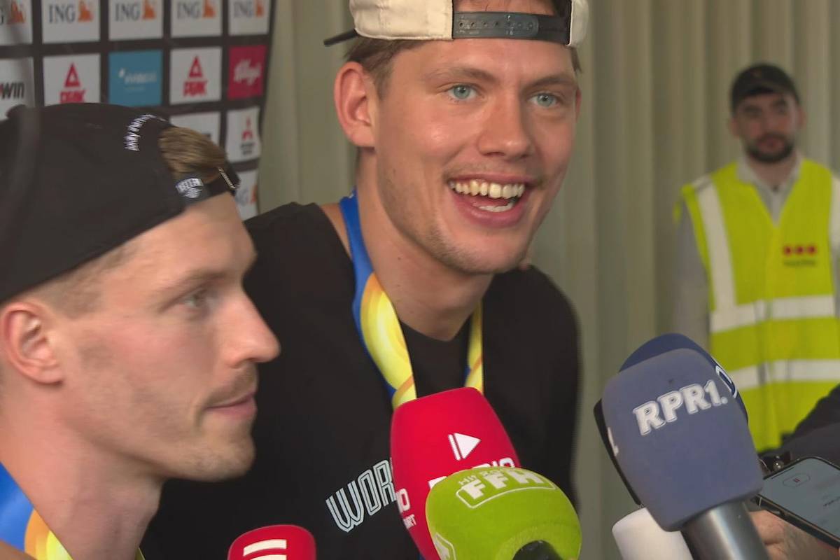 Nach ihrem WM-Triumph feiern Andreas Obst und Moritz Wagner ausgelassen mit den deutschen Fans in Frankfurt - und geben am Rande des Weltmeister-Empfangs ein denkwürdiges Interview.