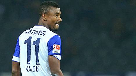 Salomon Kalou vergibt in der Anfangsphase zwei gute Chancen. Davon lässt sich der Ivorer die Laune jedoch nicht verderben