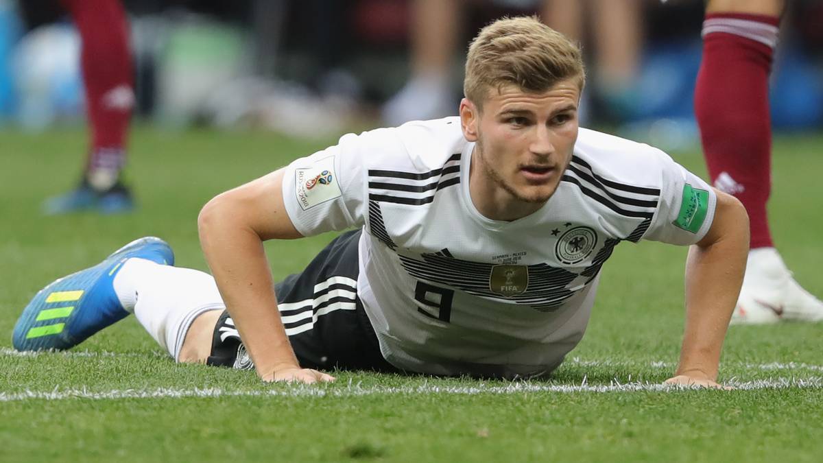 Championat: "Die Deutschen haben sich mit dem WM-Fluch angesteckt. Die goldene WM 2014 hat Deutschland ohne eine einzige Niederlage bestritten. Der amtierende Weltmeister spielt keinen weltmeisterlichen Fußball"
