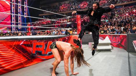 Das Match zwischen Seth Rollins (r.) und Riddle beim WWE SummerSlam fällt aus