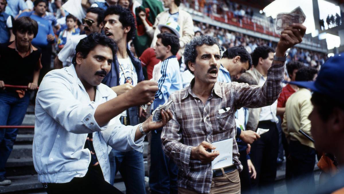 Schande von Gijon 1982: Algerische Fans winkten mit Geldscheinen