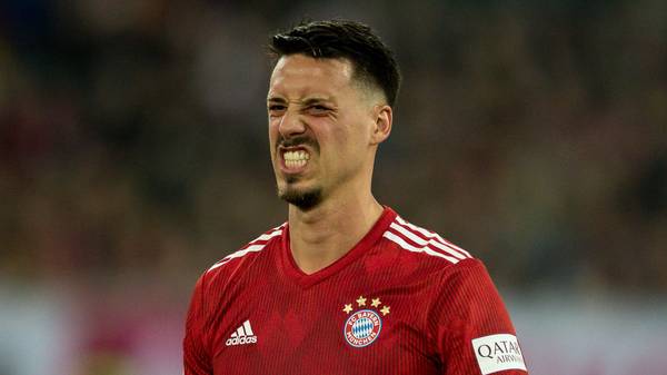 DUESSELDORF, GERMANY - JANUARY 13: Sandro Wagner of Muenchen reacts after missing a penalty during the Telekom Cup 2019 Final between FC Bayern Muenchen and Borussia Moenchengladbach at Merkur Spiel-Arena on January 13, 2019 in Duesseldorf, Germany. (Photo by Lars Baron/Bongarts/Getty Images)