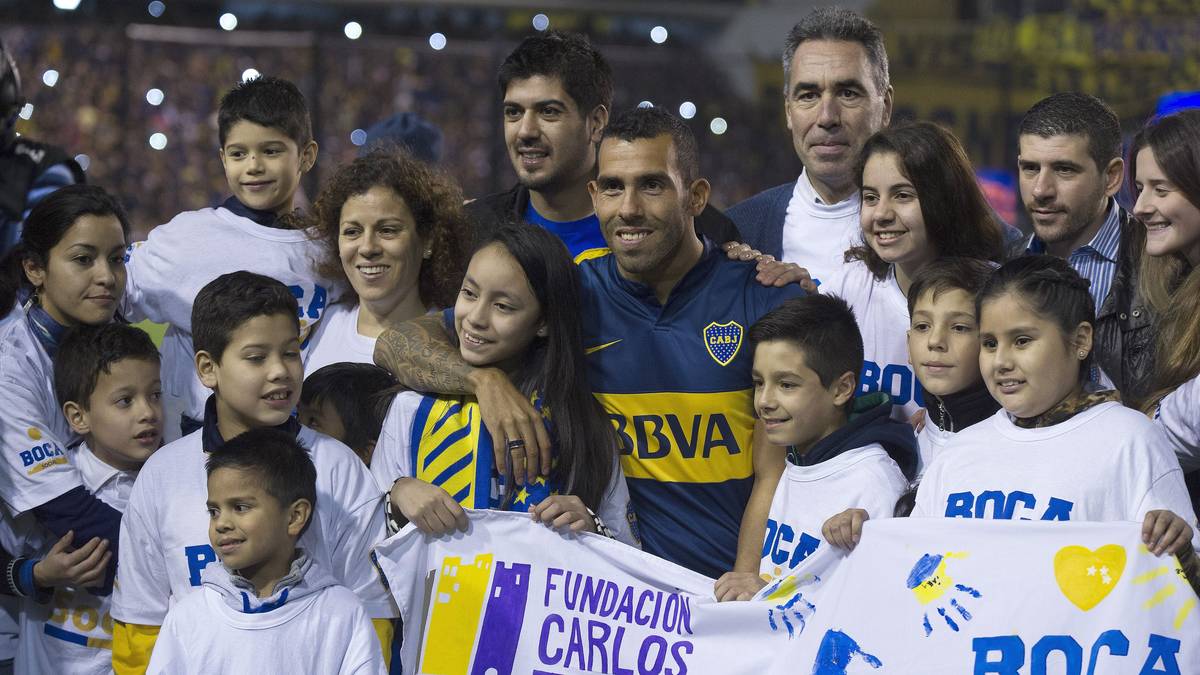 CARLOS TEVEZ: Auf Platz drei der Zuschauerrekorde ist Carlos Tevez. Als der Argentinier 2015 von Juventus Turin zu seinem Heimatverein Boca Juniors wechselte, empfingen ihn die Fans frenetisch