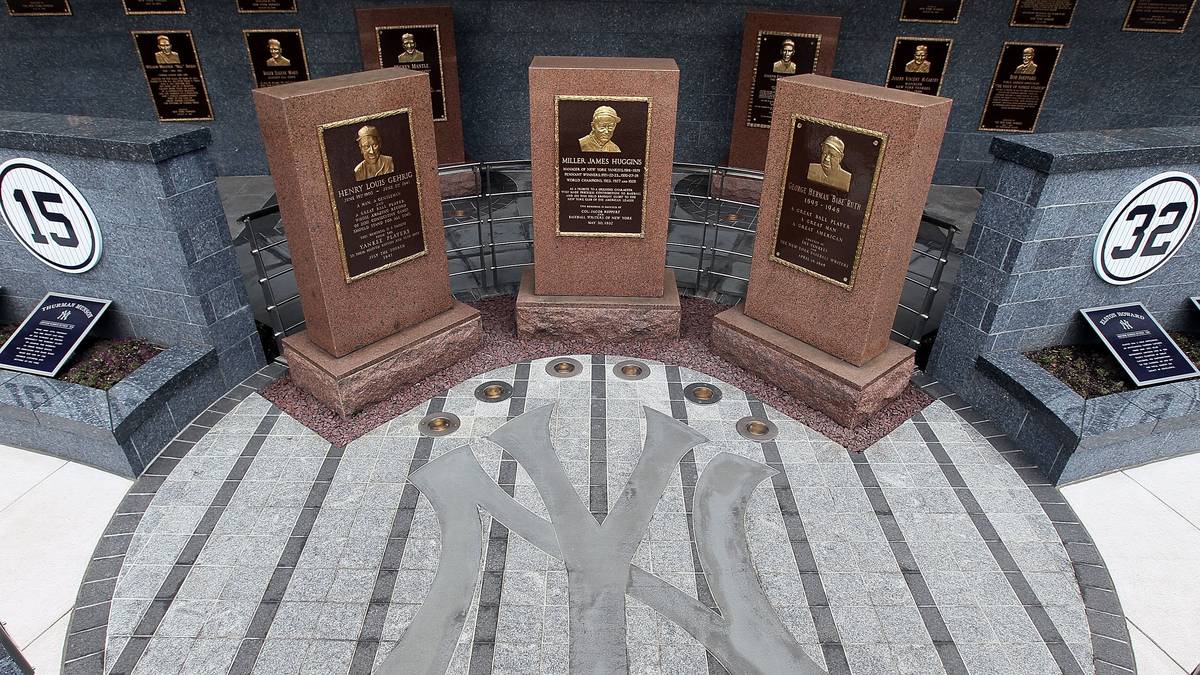 Im Stadion befindet sich auch der sogenannte Monument Park, in dem Ruht und andere Klub-Legenden auf Gedenktafeln verewigt sind. Im Yankee Stadium wird aber nicht nur Baseball, sondern auch Fußball und sogar Football gespielt