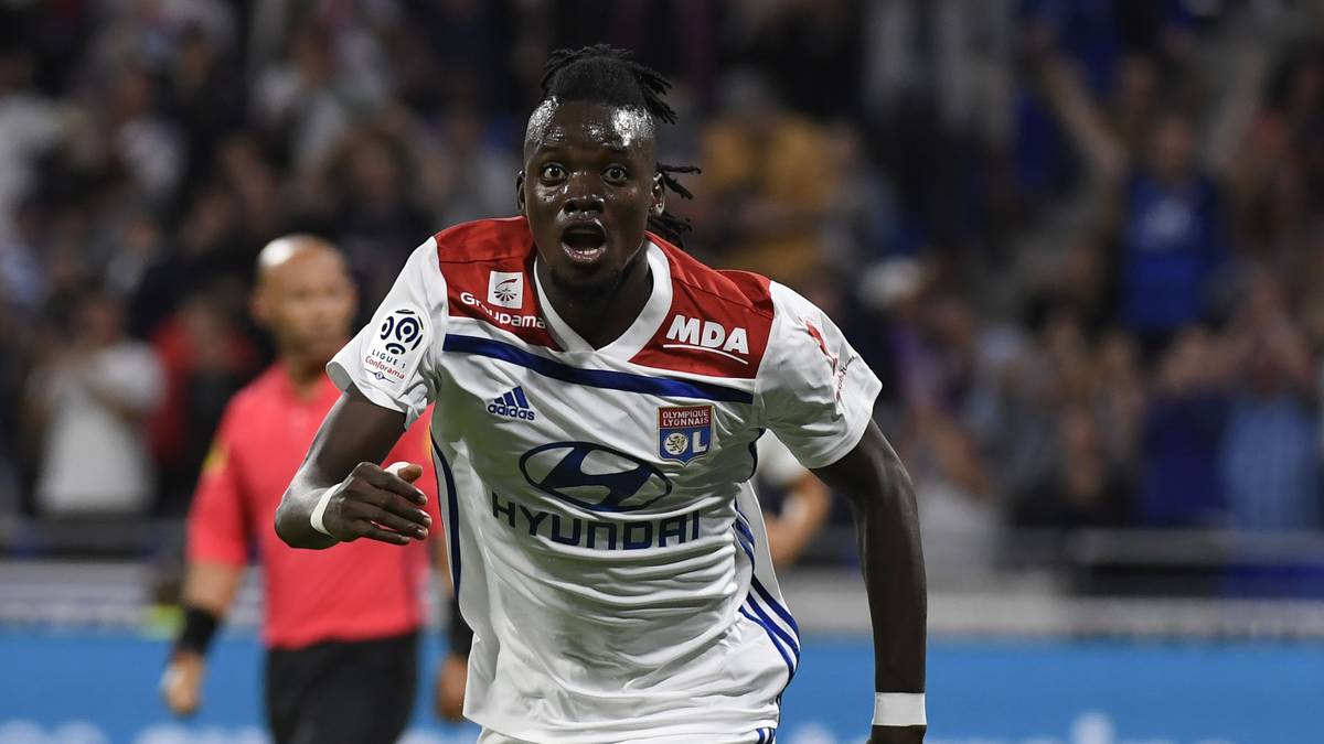 PLATZ 2: Bertrand Traore (Olympique Lyon, 4 Tore) - In der Hinrunde der Vorsaison kam der OL-Rechtsaußen auf lediglich drei Tore, mit seinem Doppelpack beim 4:2-Sieg gegen Marseille am Sonntag übertrumpfte er diese Marke nun schon nach sechs Spieltagen