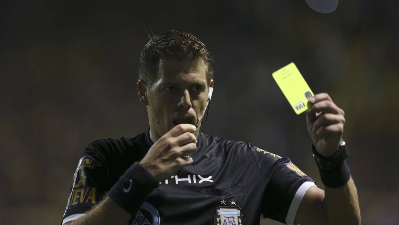 FIFA testet Gelbe Karte für Trainer