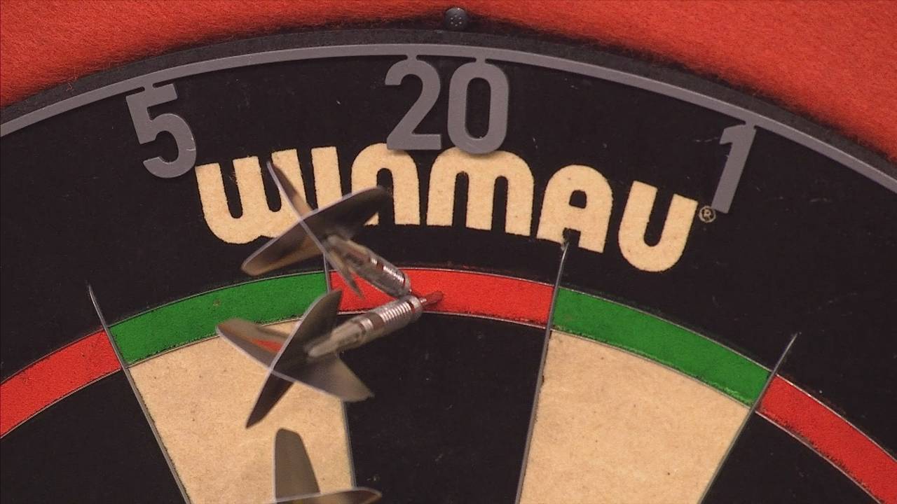 Darts Premier League: Dimitri van den Bergh und Nathan Aspinall mit Highlights